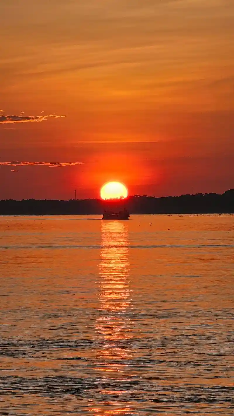 Aventura Expedición — atardecer amazónico